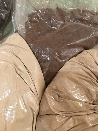 Food composition based on babassu A gluten-free food composition comprising extruded babassu flour. Alternative and novel material, which possesses future commercial potential from those of conventionally used packaging forms used by the food industry